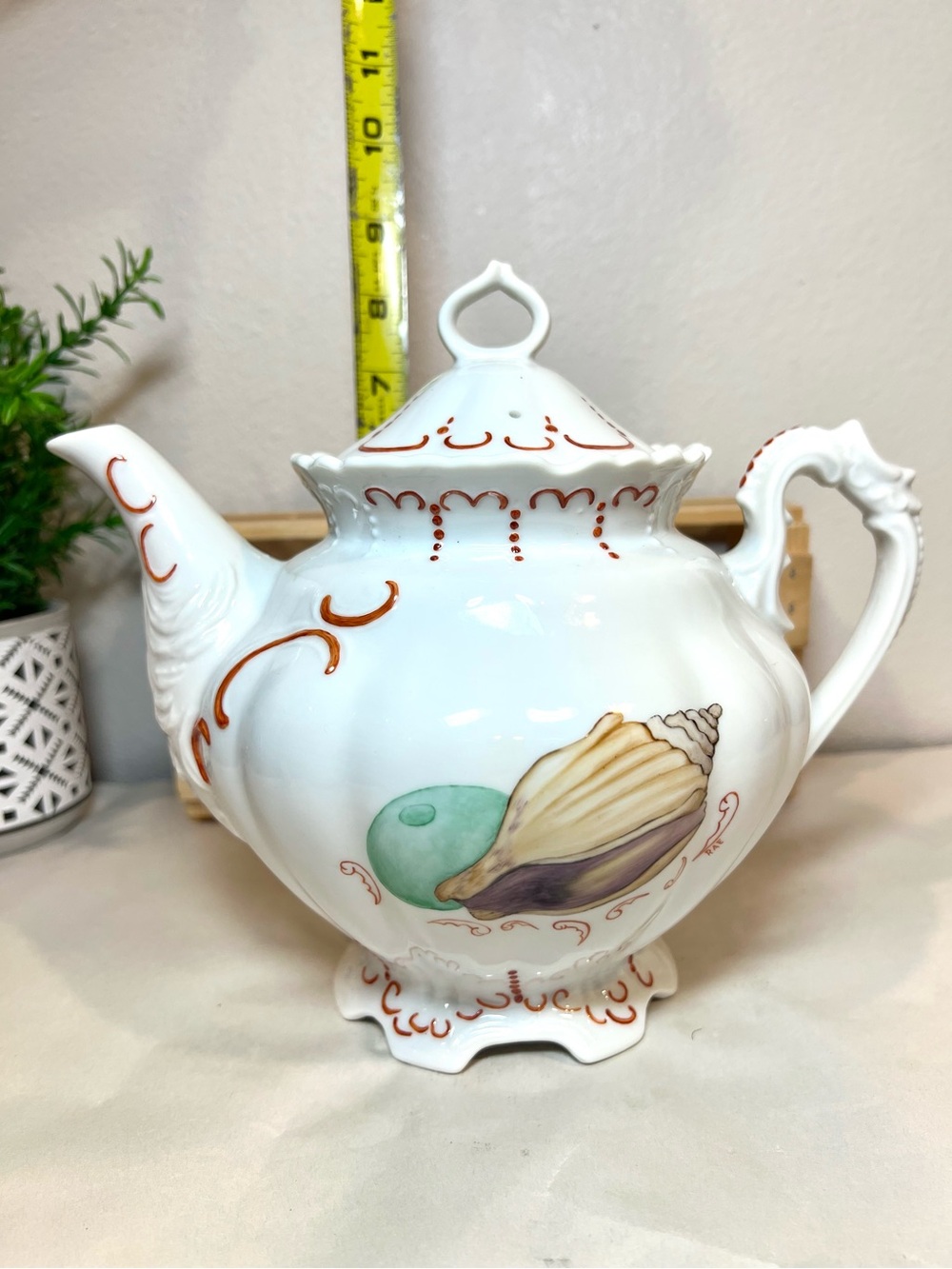 White Porcelain Teapot w Seashell Design | Japanese Kakiemon Style Scrollwork - Picture 15 of 15